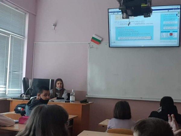 Шестокласници заместиха учителите в Деня на математиката