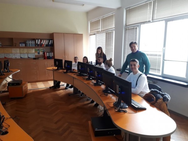 Ученици на ПГЛПТ регистрираха и управляваха учебно-тренировъчна фирма 