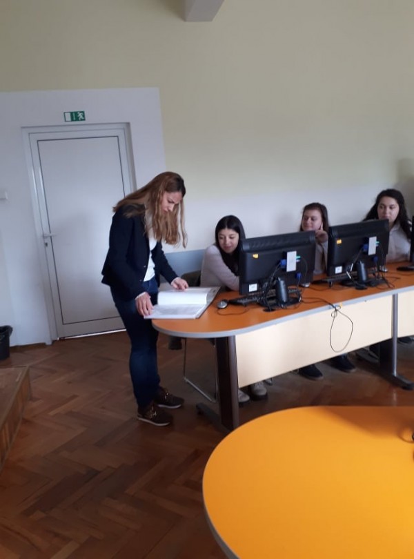 Ученици на ПГЛПТ регистрираха и управляваха учебно-тренировъчна фирма 