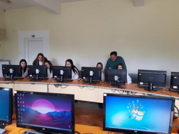 Ученици на ПГЛПТ регистрираха и управляваха учебно-тренировъчна фирма 