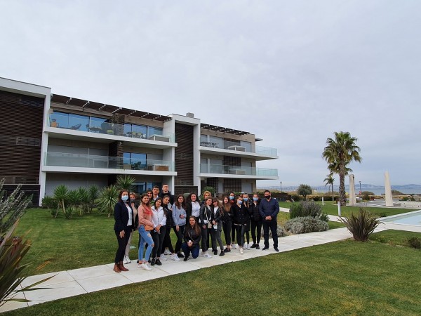 Зрелостници от ПГЛПТ обмениха опит в Лисабон, Португалия