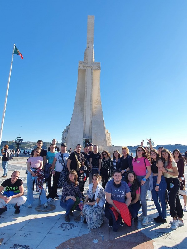 Зрелостници от ПГЛПТ обмениха опит в Лисабон, Португалия