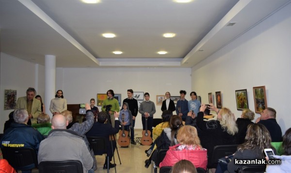 Виртуозите на китарата получиха бурни аплодисменти от казанлъшката публика 