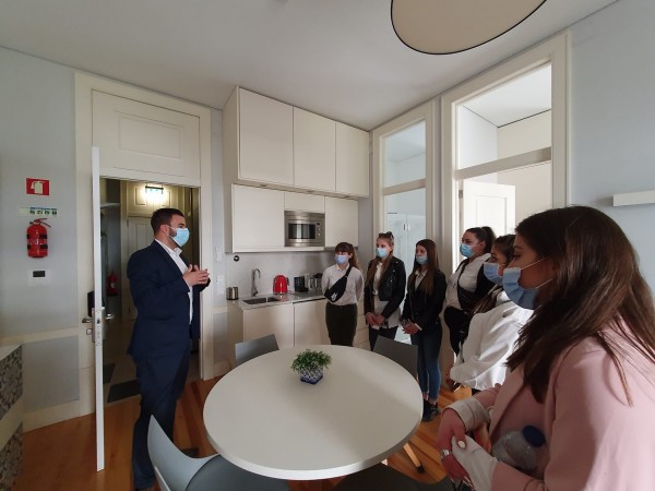 Зрелостници от ПГЛПТ обмениха опит в Лисабон, Португалия