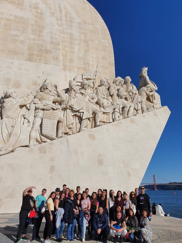 Зрелостници от ПГЛПТ обмениха опит в Лисабон, Португалия