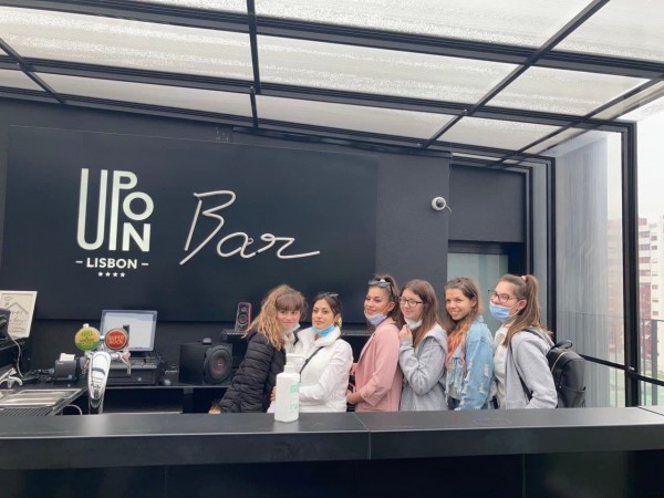 Зрелостници от ПГЛПТ обмениха опит в Лисабон, Португалия