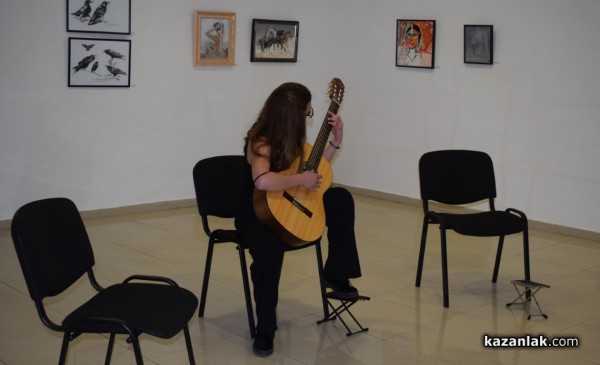 Виртуозите на китарата получиха бурни аплодисменти от казанлъшката публика 