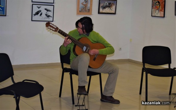 Виртуозите на китарата получиха бурни аплодисменти от казанлъшката публика 