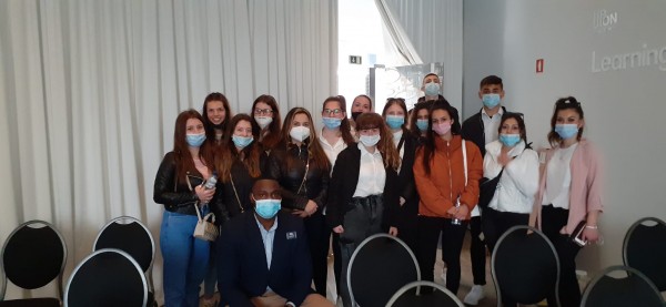 Зрелостници от ПГЛПТ обмениха опит в Лисабон, Португалия