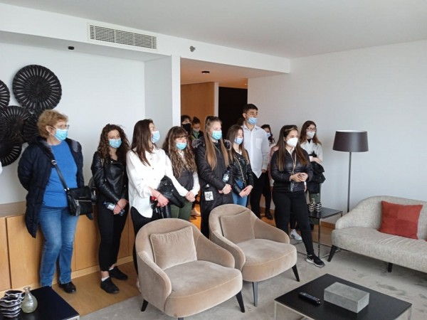 Зрелостници от ПГЛПТ обмениха опит в Лисабон, Португалия