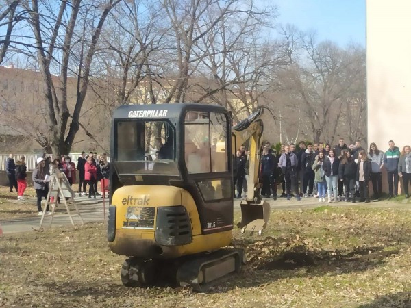 Месецът на професиите в Механото продължава със специалност „Строителство и архитектура“