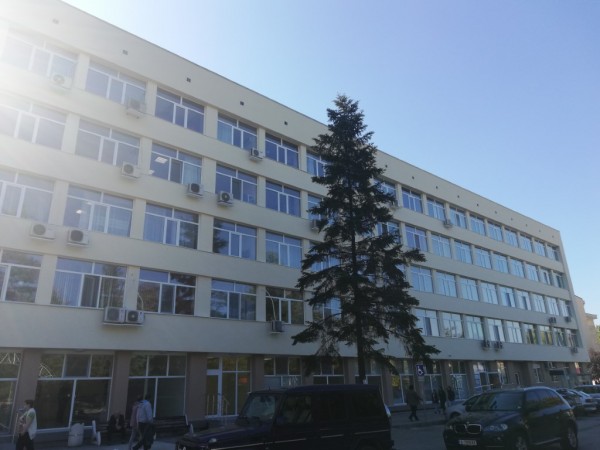 Закупените от Общината ново поколение апаратура за рентгенови снимки и нов ехограф вече са в  ДКЦ Поликлиника Казанлък