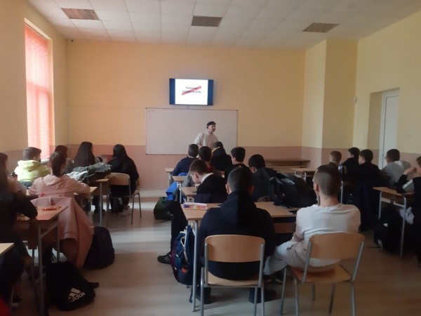 В училищата от Казанлък се проведе кампания за превенция на трафика на хора