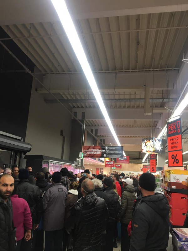 След опашките миналата седмица, Кауфланд отменя промоцията на олиото