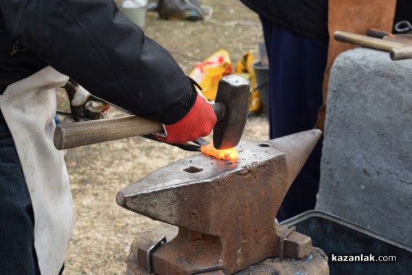 Майстори и любители на ножарството от цялата страна се събраха в Шипка 