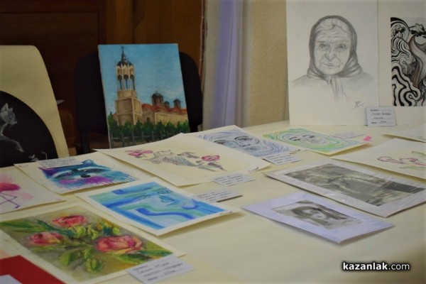 Над 2000 лв. събраха младите художници за Маги