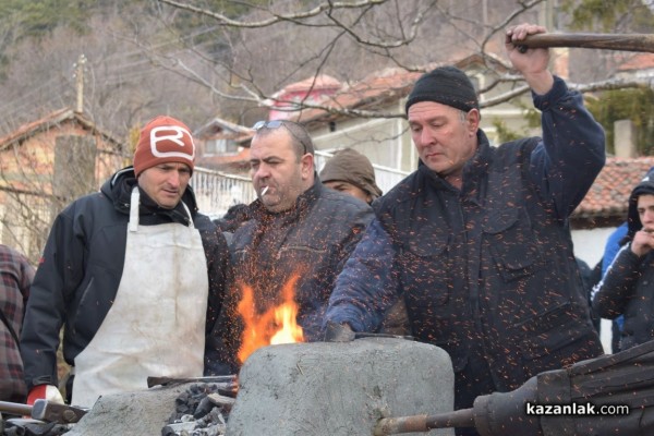 Майстори и любители на ножарството от цялата страна се събраха в Шипка 
