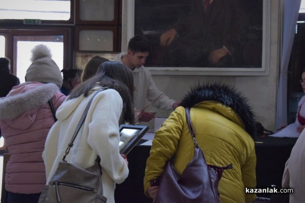 Над 2000 лв. събраха младите художници за Маги