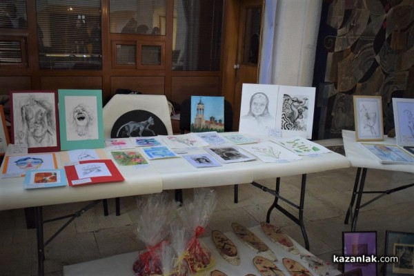 Над 2000 лв. събраха младите художници за Маги