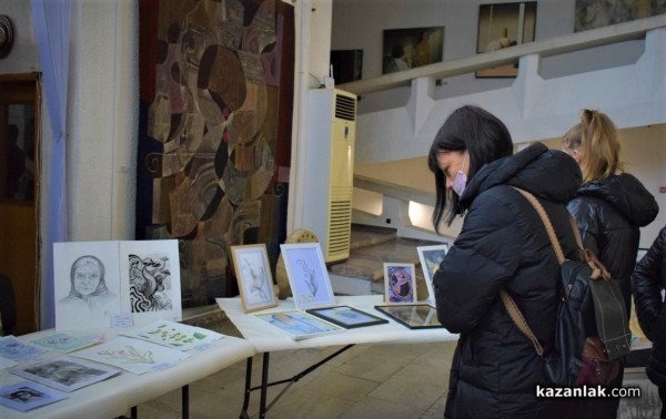 Над 2000 лв. събраха младите художници за Маги