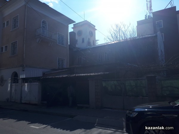 Гръмна трафопост в центъра на Казанлък, заради кражба на кабели. Голям район е без ток