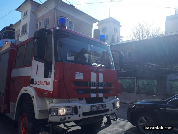 Гръмна трафопост в центъра на Казанлък, заради кражба на кабели. Голям район е без ток