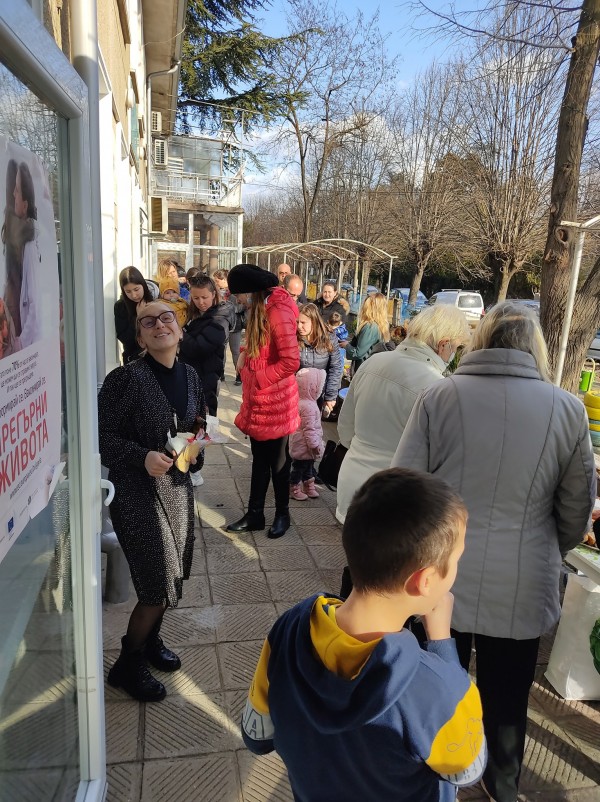 Близо 2200 лв. събра благотворителния кулинарен базар за Маги