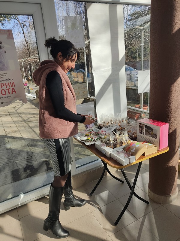 Близо 2200 лв. събра благотворителния кулинарен базар за Маги