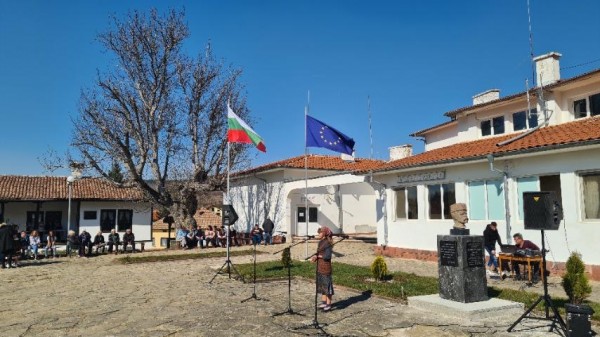 Ученици от Сопот, Мъглиж и Павел баня се превъплатиха в Чудомирови герои