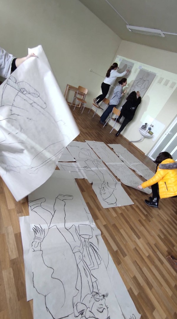 Арт инсталация “Нашенците“ наредиха ученици от Художествената гимназия 