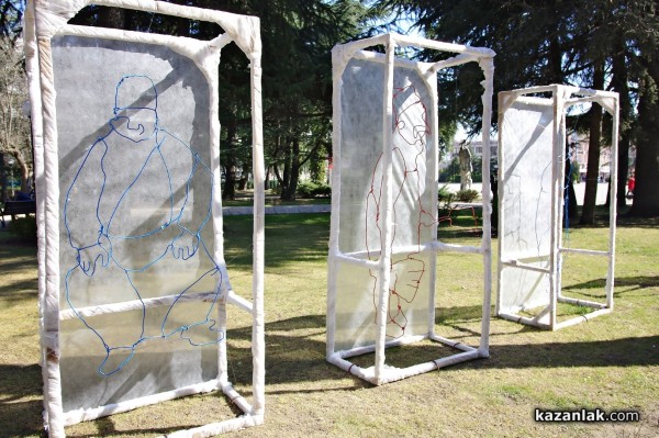 Арт инсталация “Нашенците“ наредиха ученици от Художествената гимназия 