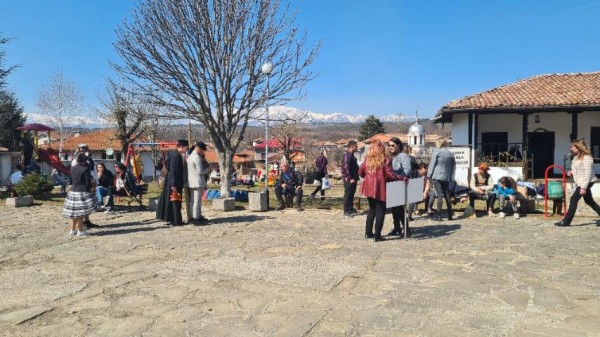 Ученици от Сопот, Мъглиж и Павел баня се превъплатиха в Чудомирови герои