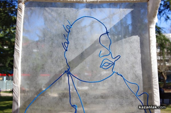 Арт инсталация “Нашенците“ наредиха ученици от Художествената гимназия 