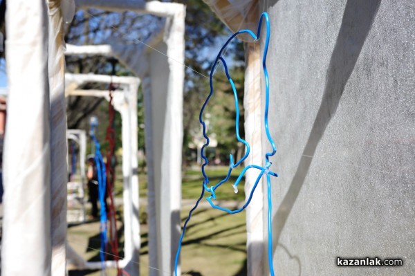 Арт инсталация “Нашенците“ наредиха ученици от Художествената гимназия 