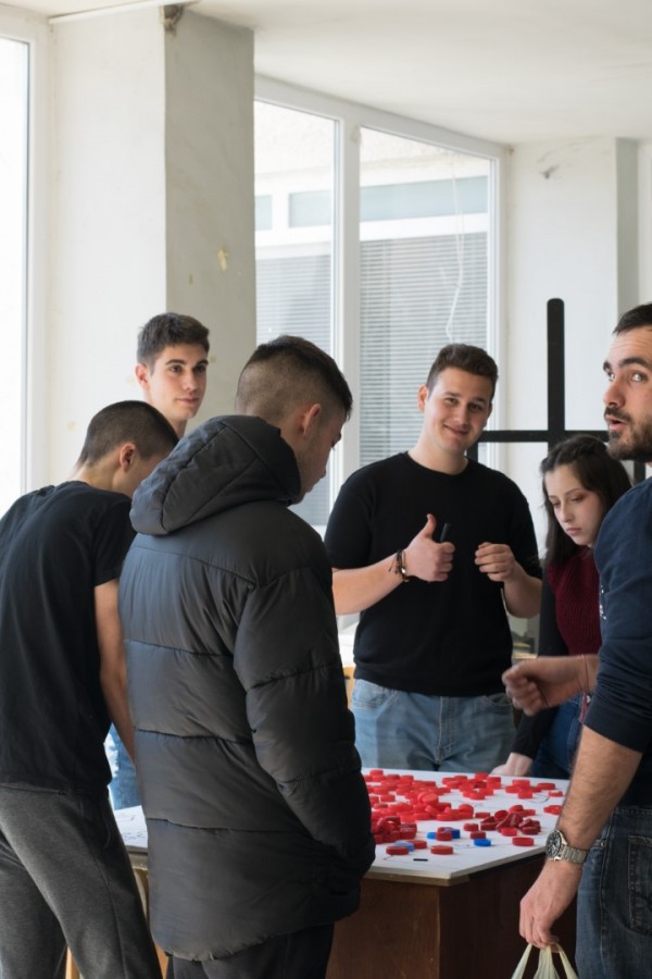 Арт инсталация “Нашенците“ наредиха ученици от Художествената гимназия 