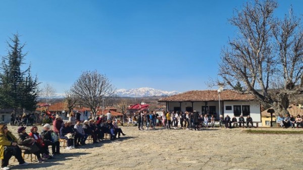 Ученици от Сопот, Мъглиж и Павел баня се превъплатиха в Чудомирови герои