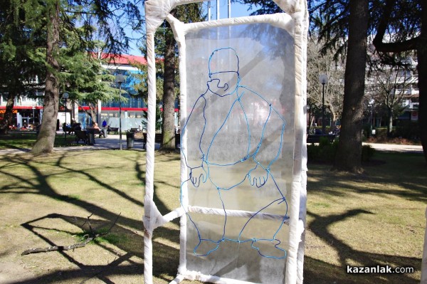 Арт инсталация “Нашенците“ наредиха ученици от Художествената гимназия 