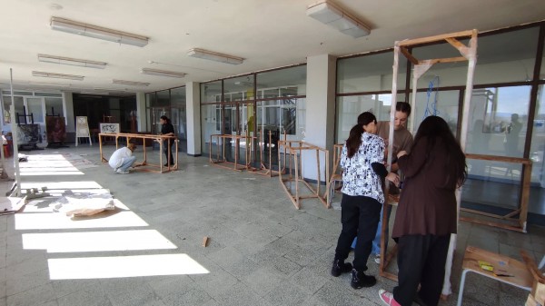 Арт инсталация “Нашенците“ наредиха ученици от Художествената гимназия 