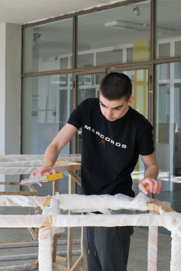 Арт инсталация “Нашенците“ наредиха ученици от Художествената гимназия 