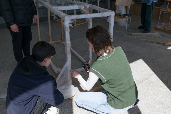 Арт инсталация “Нашенците“ наредиха ученици от Художествената гимназия 