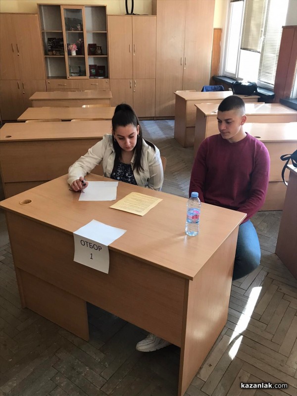 В ПГЛПТ се състезаваха в „Парите (НЕ) могат да ни купят щастие“