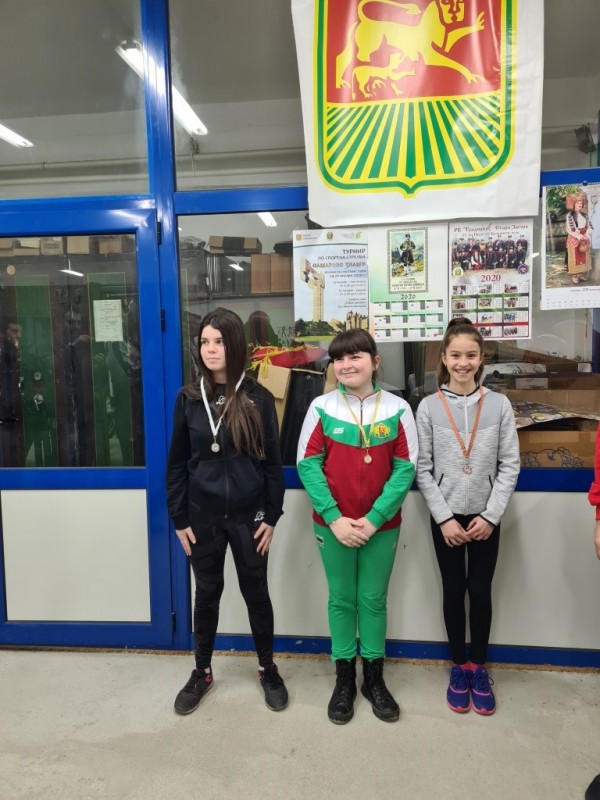 Казанлъшките стрелци завоюваха 13 медала от турнир в Стара Загора 