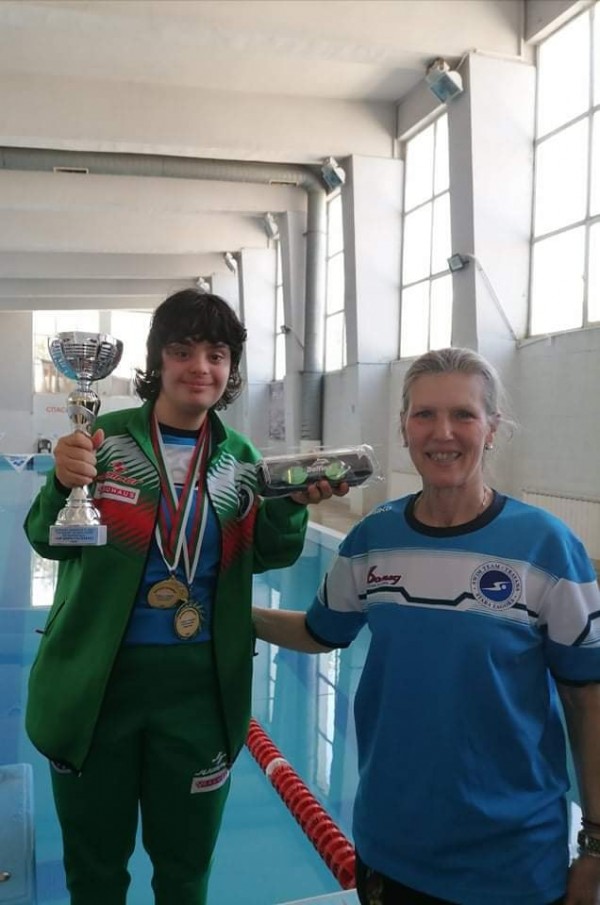 Златни медали и отличия спечели младата плувкиня Христослава Колева