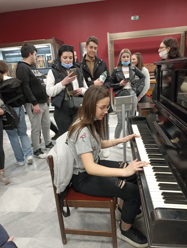 Ученици от ПГЛПТ посетиха различни музеи в столицата