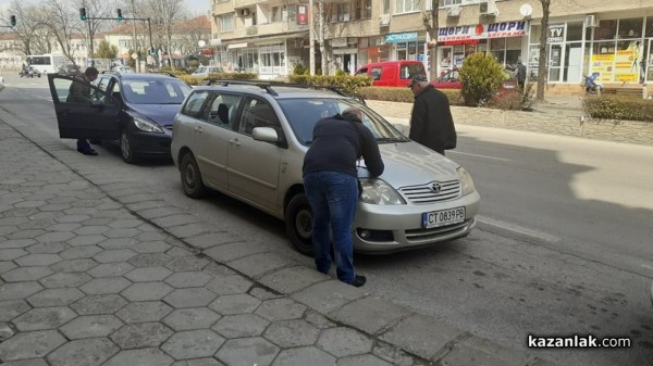 Стрелба по автомобил в центъра 