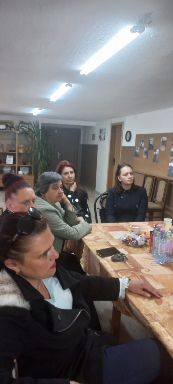 Жените на Казанлък с приемни в Енина и Кънчево