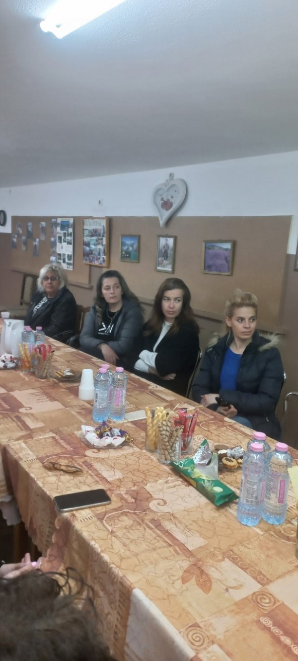Жените на Казанлък с приемни в Енина и Кънчево