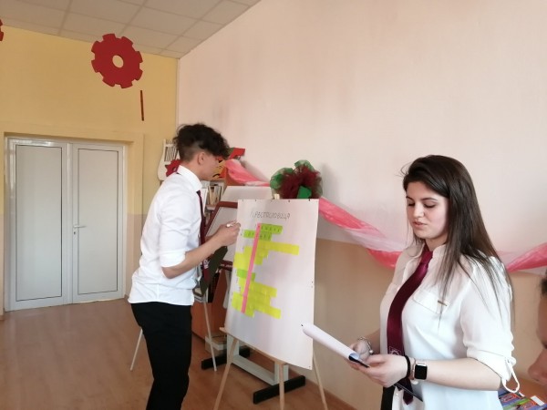 Симулация на завод за рециклиране на отпадъци представиха Хаджиеновци за финал на Месеца на професиите