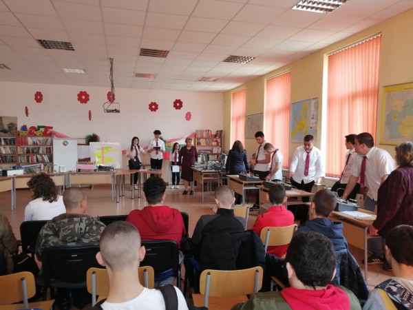 Симулация на завод за рециклиране на отпадъци представиха Хаджиеновци за финал на Месеца на професиите