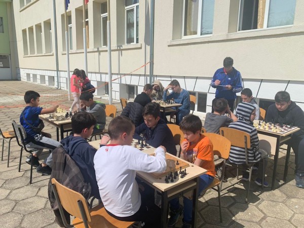 Турнир по шахмат отличи най-добрите в ОУ “Св. Паисий Хилендарски“